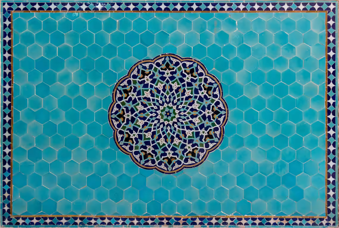 استخدام در ایران دوستان تورز(آی.دی.تی)